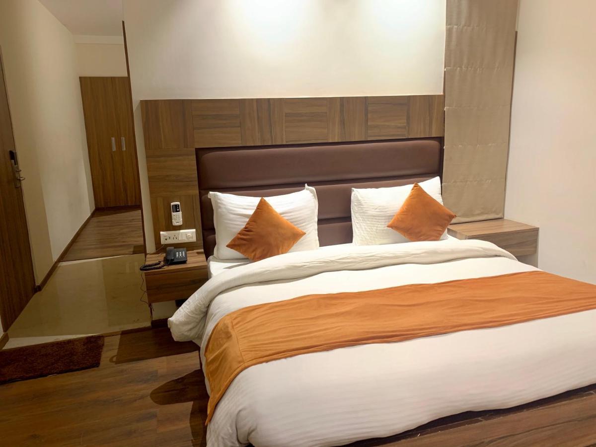 Hotel Amber Rudrapur Eksteriør billede